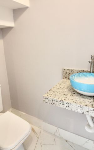 Casa à venda com 120m², 3 quartos e 2 vagas Casa à venda com 120m², 3 quartos e 2 vagasBanheiro 1
