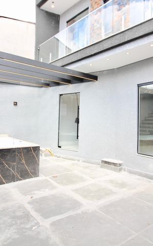 Casa à venda com 120m², 3 quartos e 2 vagas Casa à venda com 120m², 3 quartos e 2 vagasGaragem