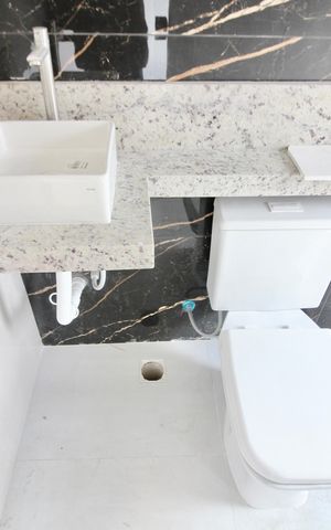 Casa à venda com 120m², 3 quartos e 2 vagas Casa à venda com 120m², 3 quartos e 2 vagasBanheiro da suíte 1
