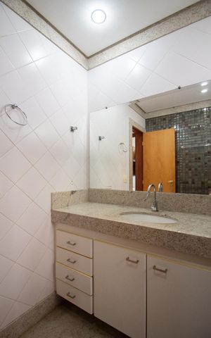 Apartamento à venda com 204m², 4 quartos e 4 vagasBanheiro Social