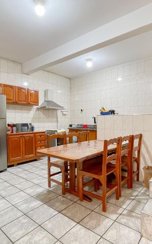 Casa à venda com 136m², 3 quartos e 2 vagas Casa à venda com 136m², 3 quartos e 2 vagasCozinha