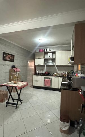Casa à venda com 150m², 3 quartos e 3 vagas Casa à venda com 150m², 3 quartos e 3 vagasCozinha