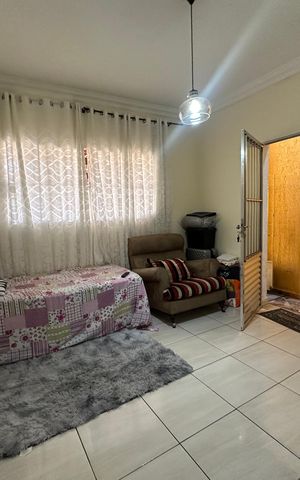 Casa à venda com 150m², 3 quartos e 3 vagas Casa à venda com 150m², 3 quartos e 3 vagasSala
