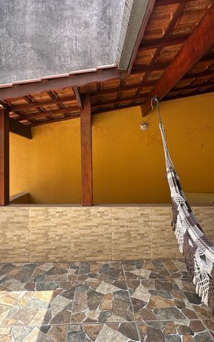 Casa à venda com 150m², 3 quartos e 3 vagas Casa à venda com 150m², 3 quartos e 3 vagasVaranda