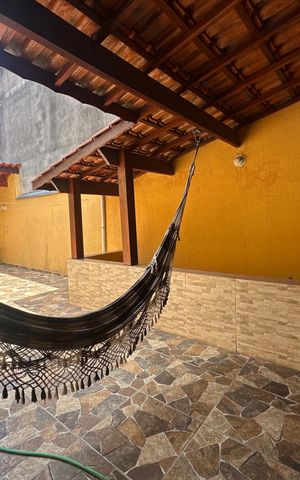 Casa à venda com 150m², 3 quartos e 3 vagas Casa à venda com 150m², 3 quartos e 3 vagasVaranda