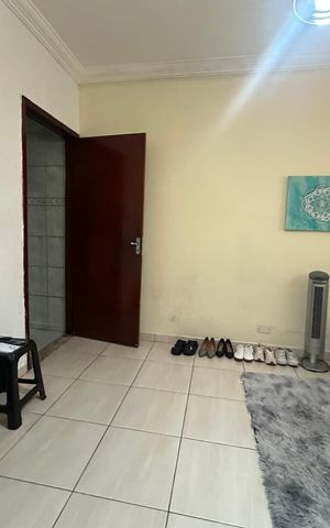 Casa à venda com 150m², 3 quartos e 3 vagas Casa à venda com 150m², 3 quartos e 3 vagasSala