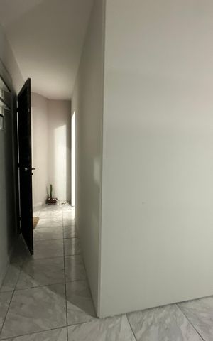 Casa à venda com 150m², 3 quartos e 3 vagas Casa à venda com 150m², 3 quartos e 3 vagasEscritório