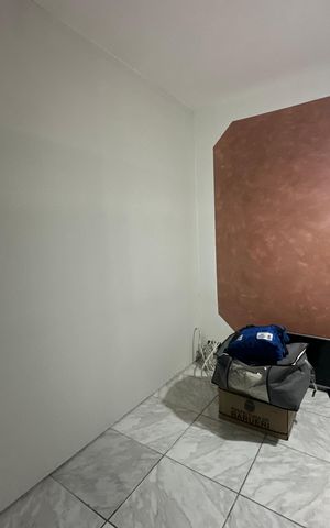 Casa à venda com 150m², 3 quartos e 3 vagas Casa à venda com 150m², 3 quartos e 3 vagasEscritório