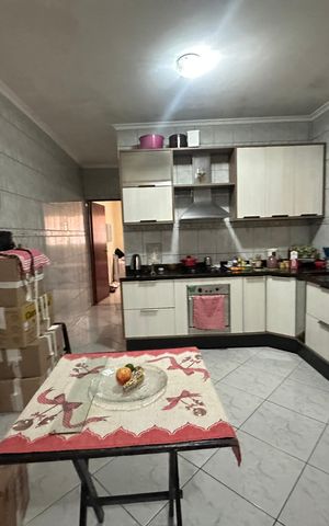 Casa à venda com 150m², 3 quartos e 3 vagas Casa à venda com 150m², 3 quartos e 3 vagasCozinha