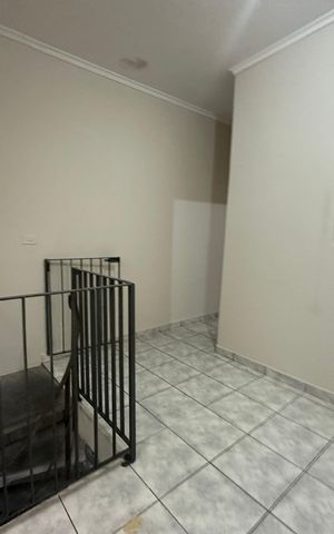 Casa à venda com 150m², 3 quartos e 3 vagas Casa à venda com 150m², 3 quartos e 3 vagasSala intima