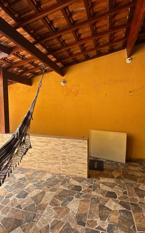 Casa à venda com 150m², 3 quartos e 3 vagas Casa à venda com 150m², 3 quartos e 3 vagasVaranda