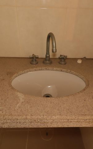 Apartamento para alugar com 175m², 4 quartos e 3 vagasBanheiro de Serviço - Pia