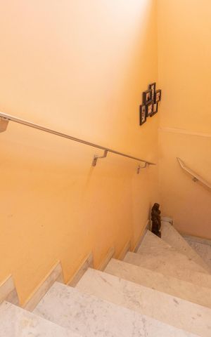 Casa à venda com 123m², 2 quartos e 1 vagaEscada