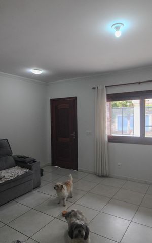 Casa à venda com 246m², 4 quartos e 2 vagas Casa à venda com 246m², 4 quartos e 2 vagasSala