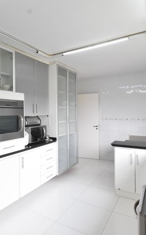 Casa de condomínio à venda com 350m², 4 quartos e 4 vagasCozinha