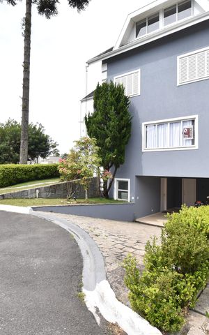 Casa de condomínio à venda com 350m², 4 quartos e 4 vagasFachada