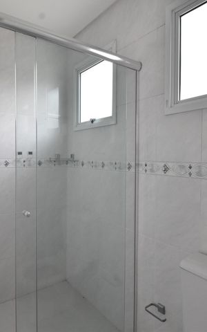 Casa de condomínio à venda com 350m², 4 quartos e 4 vagasBanheiro de Serviço