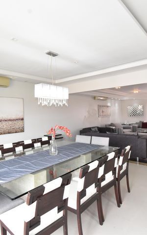 Casa de condomínio à venda com 350m², 4 quartos e 4 vagasSala