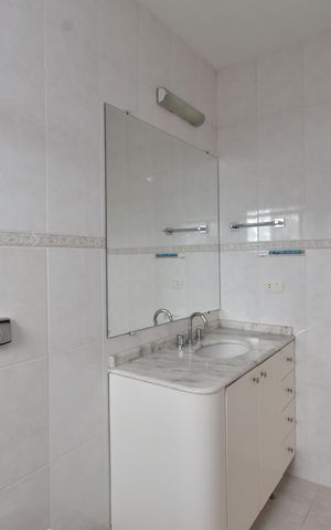 Casa de condomínio à venda com 350m², 4 quartos e 4 vagasBanheiro da Suíte 2