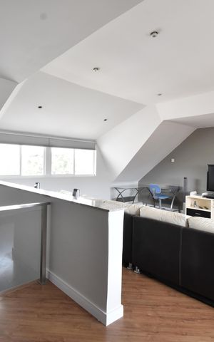 Casa de condomínio à venda com 350m², 4 quartos e 4 vagasÁtico
