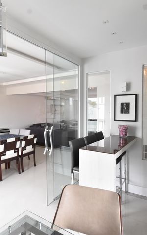 Casa de condomínio à venda com 350m², 4 quartos e 4 vagasEscritório
