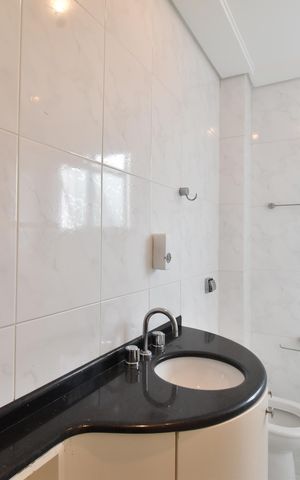 Casa de condomínio à venda com 350m², 4 quartos e 4 vagasBanheiro 3