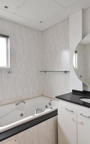 Casa de condomínio à venda com 350m², 4 quartos e 4 vagasBanheiro da Suíte