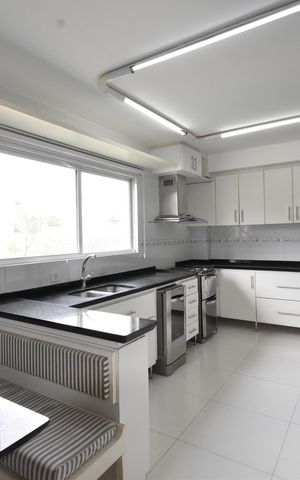 Casa de condomínio à venda com 350m², 4 quartos e 4 vagasCozinha