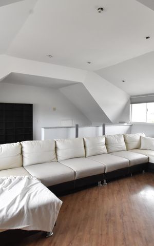 Casa de condomínio à venda com 350m², 4 quartos e 4 vagasÁtico