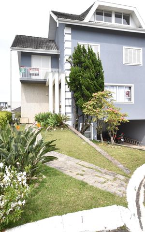Casa de condomínio à venda com 350m², 4 quartos e 4 vagasFachada