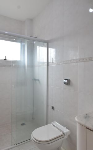Casa de condomínio à venda com 350m², 4 quartos e 4 vagasBanheiro da Suíte 2