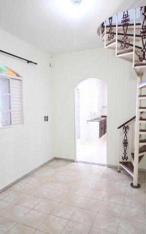 Casa para alugar com 90m², 3 quartos e 3 vagasSala