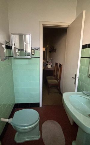 Casa à venda com 552m², 3 quartos e 3 vagas Casa à venda com 552m², 3 quartos e 3 vagasBanheiro social 2