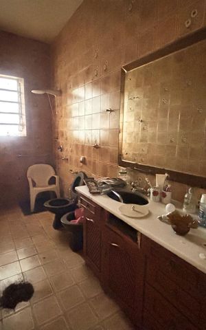 Casa à venda com 552m², 3 quartos e 3 vagas Casa à venda com 552m², 3 quartos e 3 vagasBanheiro social
