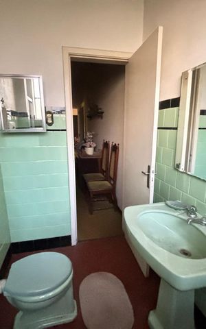 Casa à venda com 552m², 3 quartos e 3 vagas Casa à venda com 552m², 3 quartos e 3 vagasBanheiro social 2