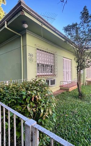 Casa à venda com 552m², 3 quartos e 3 vagas Casa à venda com 552m², 3 quartos e 3 vagasÁrea externa