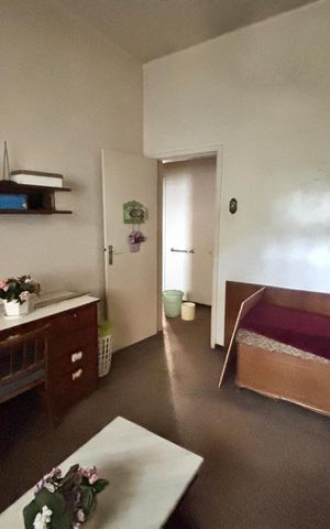 Casa à venda com 552m², 3 quartos e 3 vagas Casa à venda com 552m², 3 quartos e 3 vagasQuarto 1