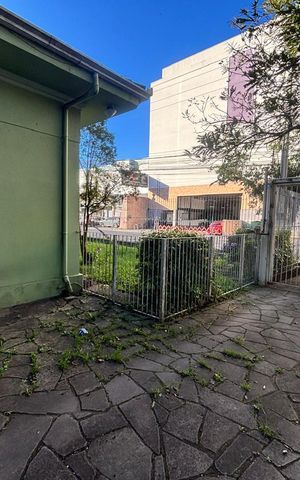 Casa à venda com 552m², 3 quartos e 3 vagas Casa à venda com 552m², 3 quartos e 3 vagasÁrea externa