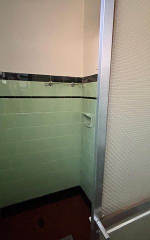 Casa à venda com 552m², 3 quartos e 3 vagas Casa à venda com 552m², 3 quartos e 3 vagasBanheiro social 2
