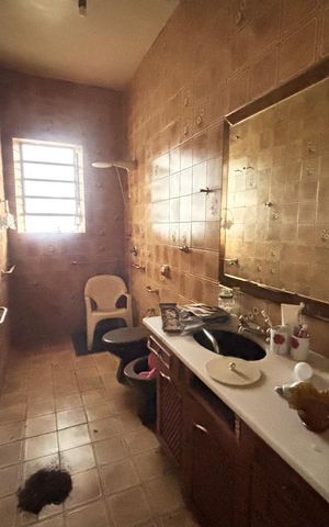 Casa à venda com 552m², 3 quartos e 3 vagas Casa à venda com 552m², 3 quartos e 3 vagasBanheiro social