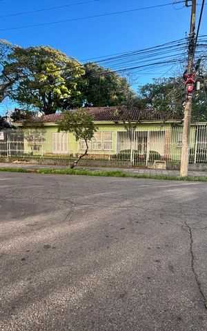 Casa à venda com 552m², 3 quartos e 3 vagas Casa à venda com 552m², 3 quartos e 3 vagasFachada