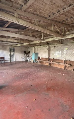 Casa à venda com 552m², 3 quartos e 3 vagas Casa à venda com 552m², 3 quartos e 3 vagasÁrea externa