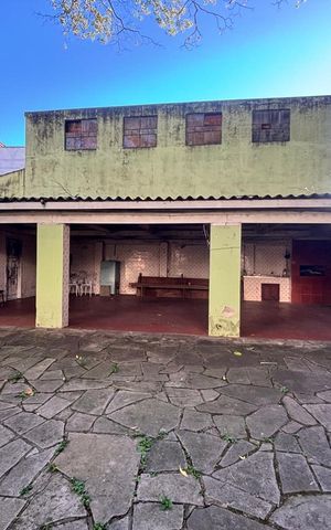 Casa à venda com 552m², 3 quartos e 3 vagas Casa à venda com 552m², 3 quartos e 3 vagasÁrea externa