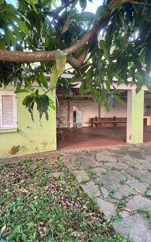 Casa à venda com 552m², 3 quartos e 3 vagas Casa à venda com 552m², 3 quartos e 3 vagasÁrea externa