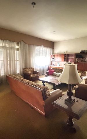 Casa à venda com 552m², 3 quartos e 3 vagas Casa à venda com 552m², 3 quartos e 3 vagasSala