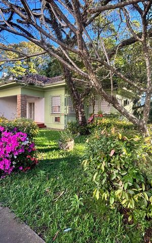 Casa à venda com 552m², 3 quartos e 3 vagas Casa à venda com 552m², 3 quartos e 3 vagasÁrea externa