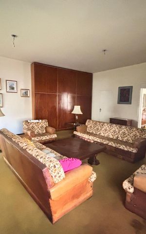 Casa à venda com 552m², 3 quartos e 3 vagas Casa à venda com 552m², 3 quartos e 3 vagasSala