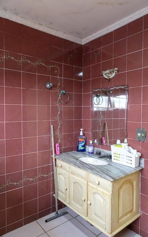 Casa à venda com 195m², 3 quartos e 2 vagasBanheiro 2