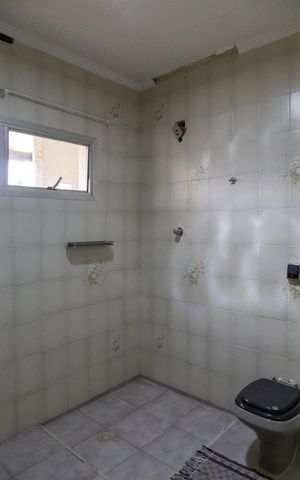 Casa à venda com 195m², 3 quartos e 2 vagasBanheiro 1