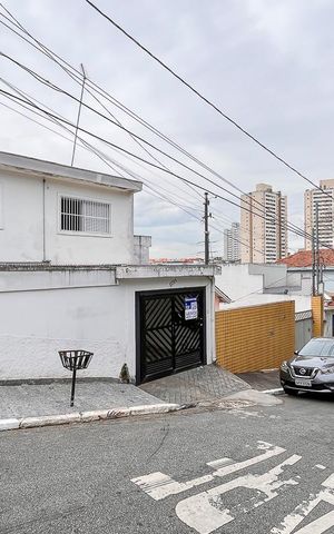 Casa à venda com 112m², 3 quartos e 2 vagasFachada + plaquinha
